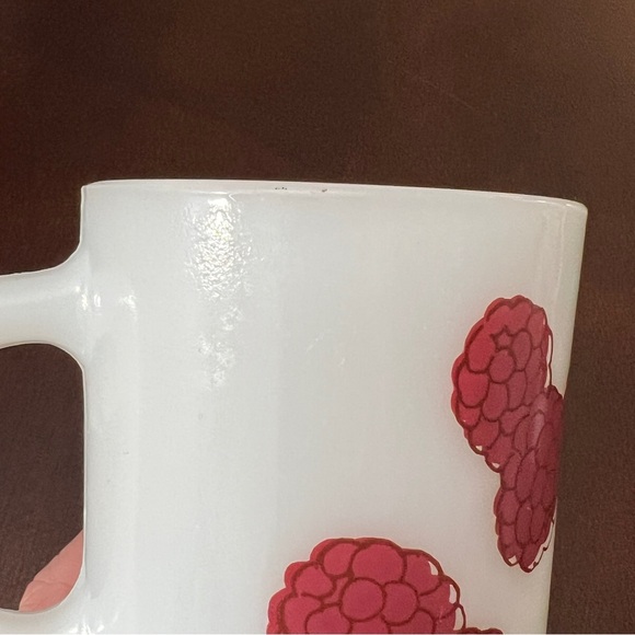 Vintage Raspberry Tart & Strawberry Shortcake Anchor Hocking Milk Glass Mugs Set - Picture 9 of 14